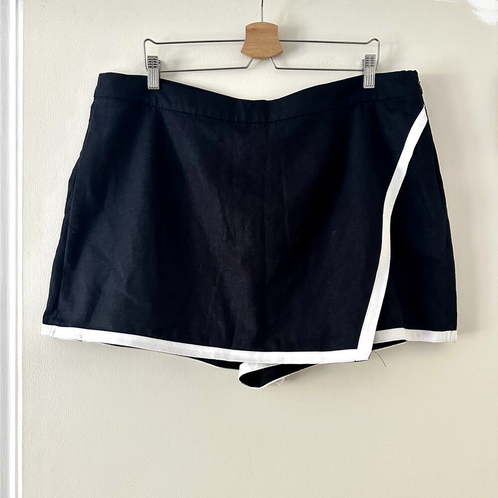 Scoop NYC Black Asymmetrical Skort with White Trim